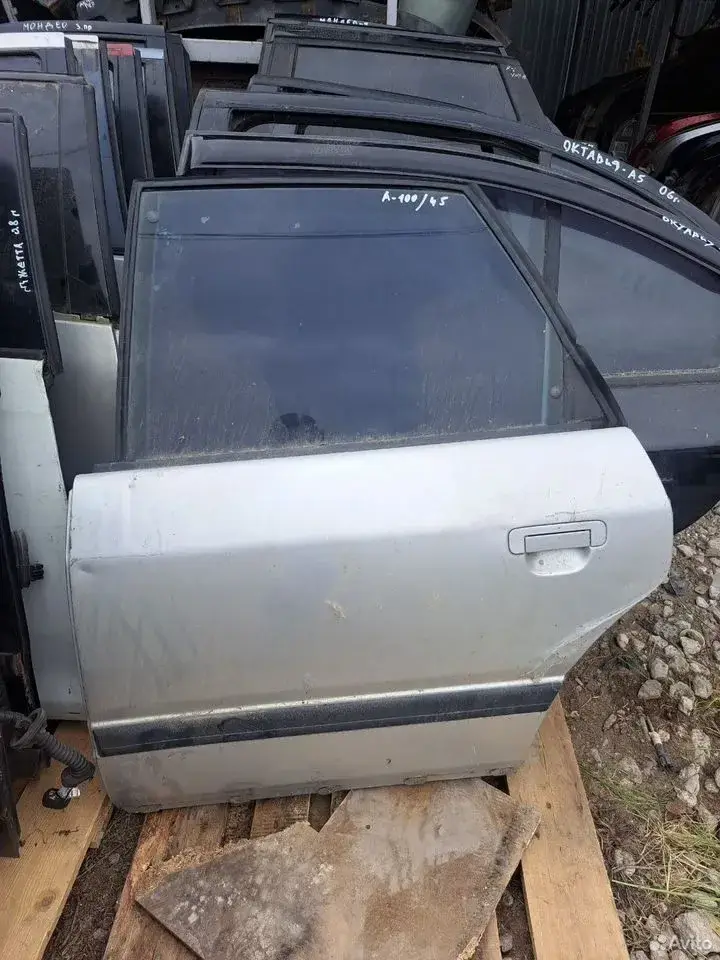 Задняя левая дверь для Ауди-100/45 — Audi — 100