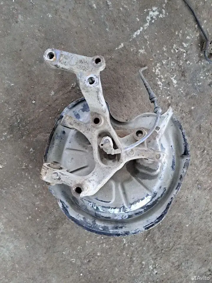 Задний правый поворотный кулак Фольксваген Джетта — Volkswagen — Jetta