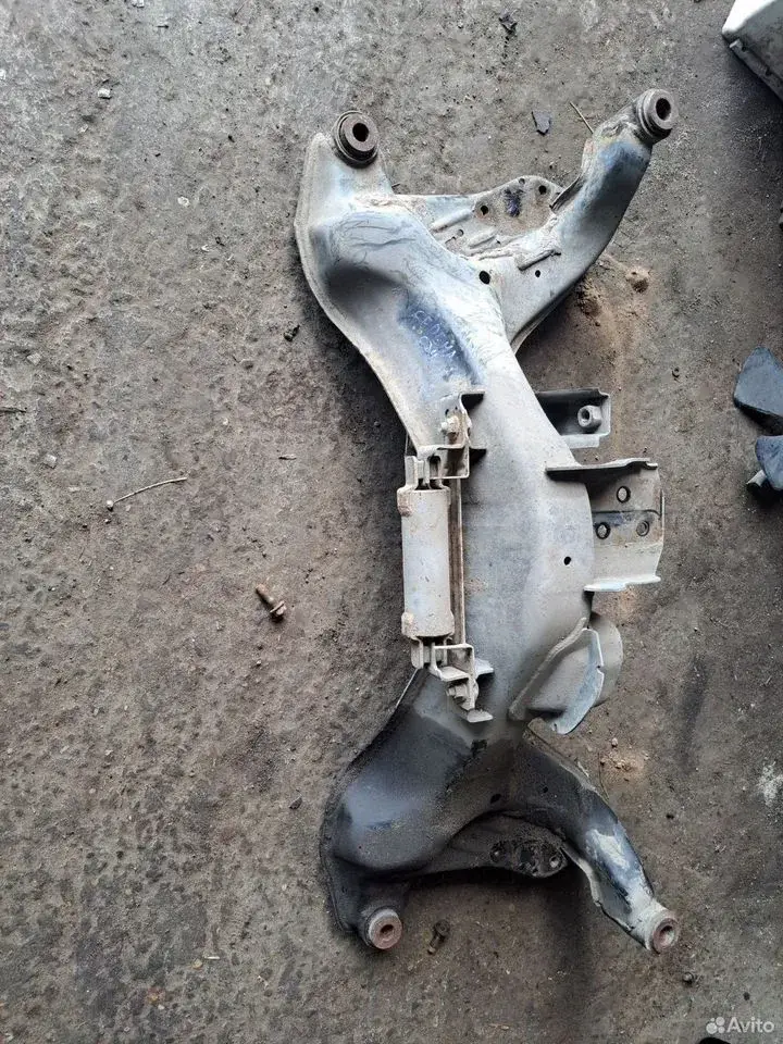 Передний подрамник для Ниссан Серена С24 — Nissan — Serena