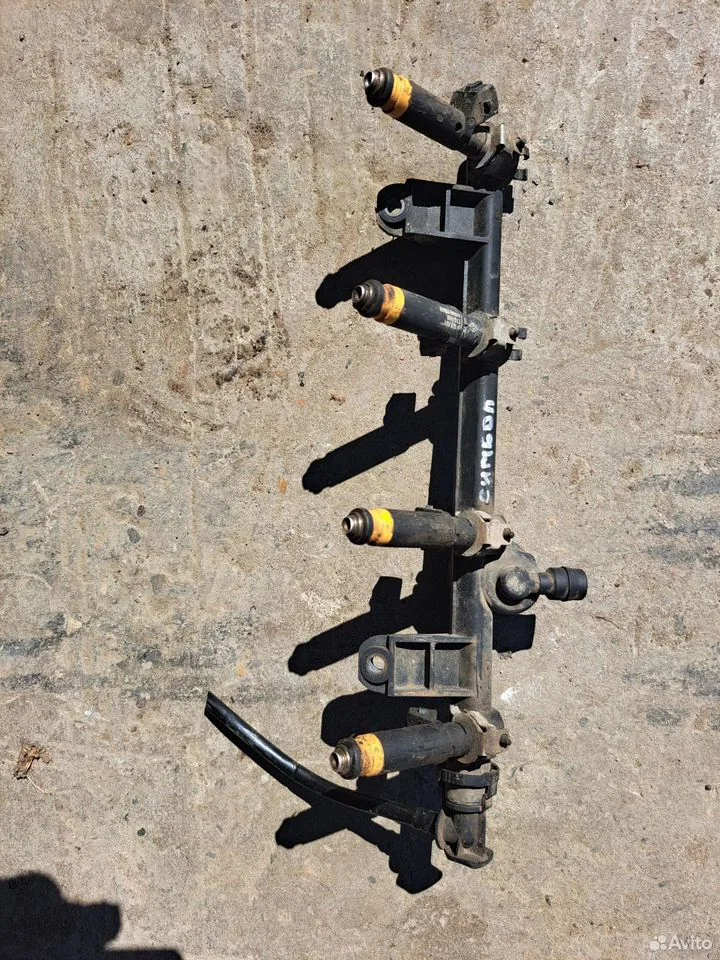 Рампа с форсунками 1.4л для Рено Симбол, Клио — Renault — Symbol