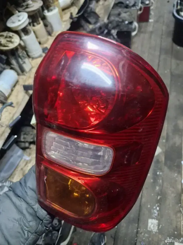 Задний правый фонарь для Toyota RAV4 2005гв — Toyota — RAV4