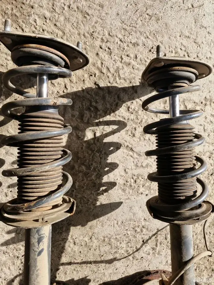Передние стойки в сборе Mitsubishi Colt MN101430 — Mitsubishi — Colt