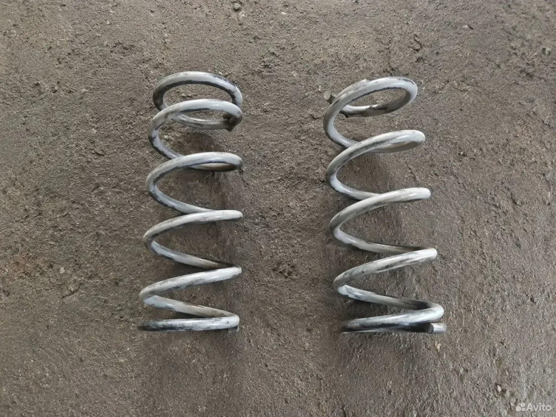 Задние пружины Infiniti G25 55020-JK60A — Infiniti — G25